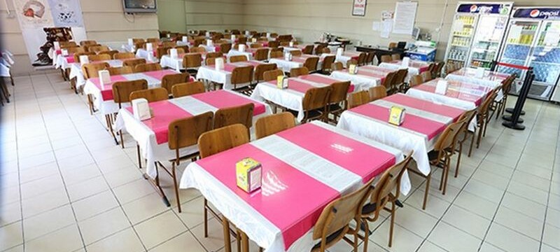 Çiğli Kyk Erkek Öğrenci Yurdu Çiğli Kyk Erkek Öğrenci Yurdunun iç ve dış mekanlarını gösteren fotoğraflar.